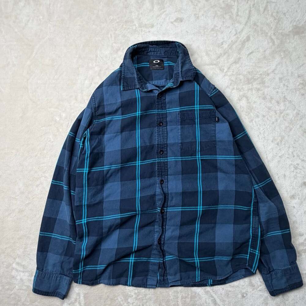 2010’s geometric Oakley Plaid Long Sleeve Button Up Shirt Size M Blue